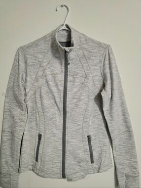 Lululemon Define Jacket Striped Heathered Gray White Full Zip-Up Thumbholes EUC